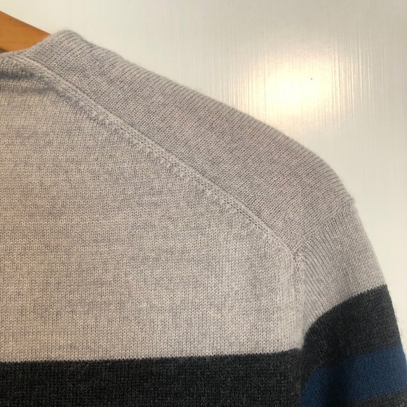 SOLD! Oscar de LA Renta 100% merino wool cardigan - Picture 3 of 9